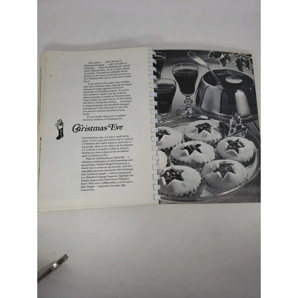 Holiday Cookbook Assemblies of God Women 900 Recipes for All Holidays VTG 1971